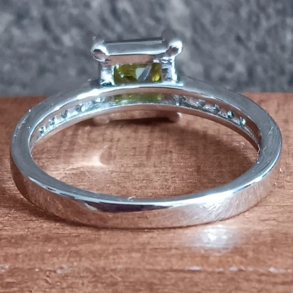 S925 Silver Synthetic Peridot Rhinestone Accent Ring